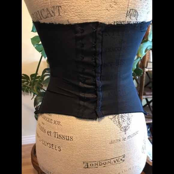 Exquisite & Sexy1950’s Black Lace Bustier SZ. 34B - Picture 4 of 5